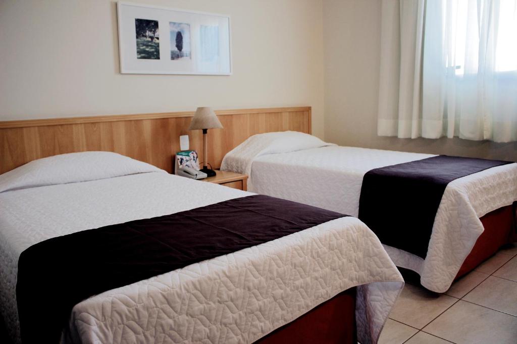 Postel nebo postele na pokoji v ubytování Harbor Self Graciosa Hotel