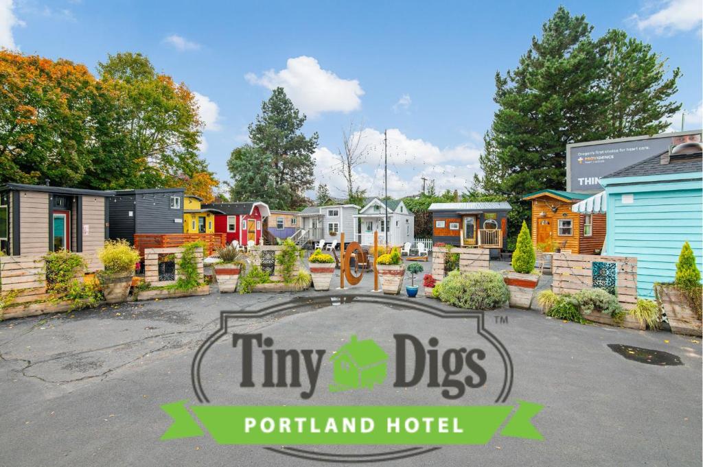 ポートランドにあるTiny Digs - Hotel of Tiny Housesの小さな掘り出しポートランドホテルの描写
