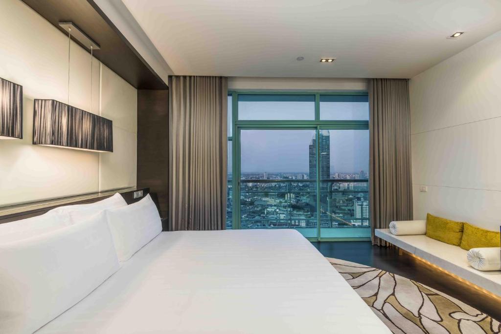 
Grand Deluxe Room King with City View 
