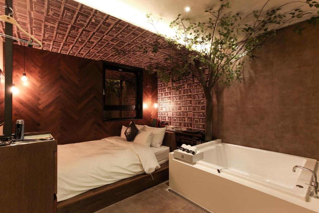 A bathroom at Hotel Cullinan Geondae 1