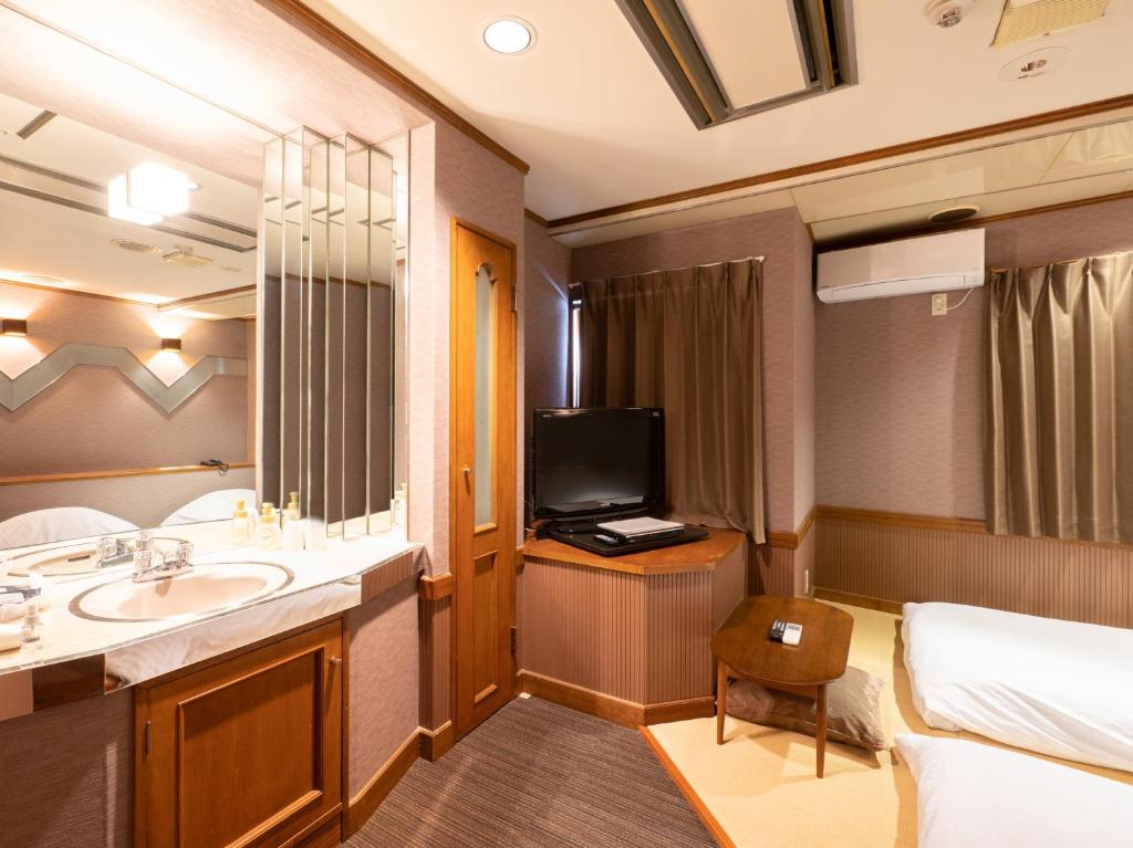 TV a/nebo společenská místnost v ubytování Tabist Hotel Rakuserina
