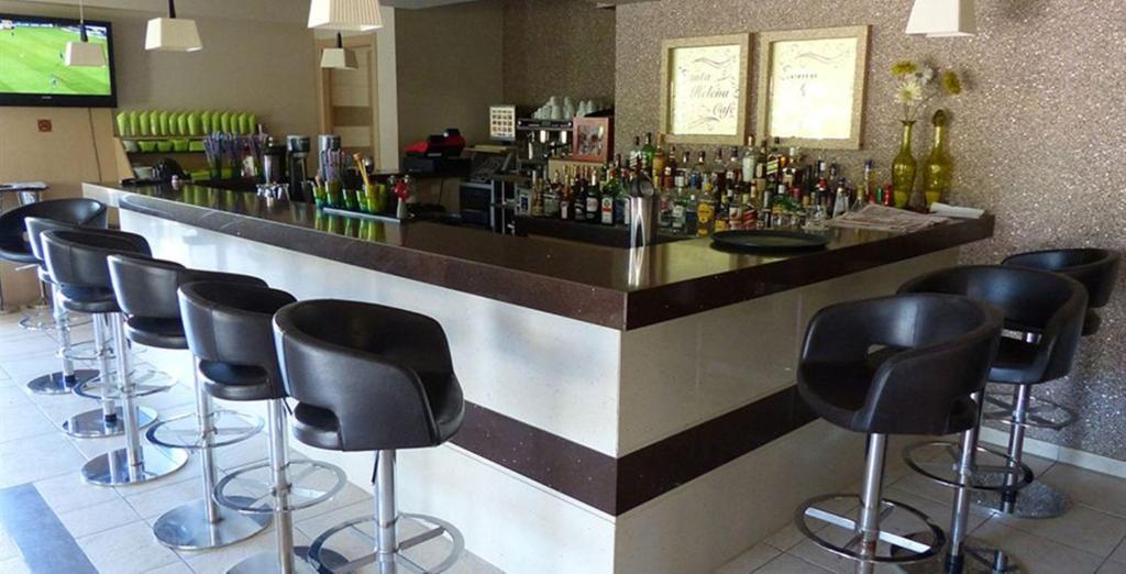 Lounge nebo bar v ubytování Santa Helena Hotel