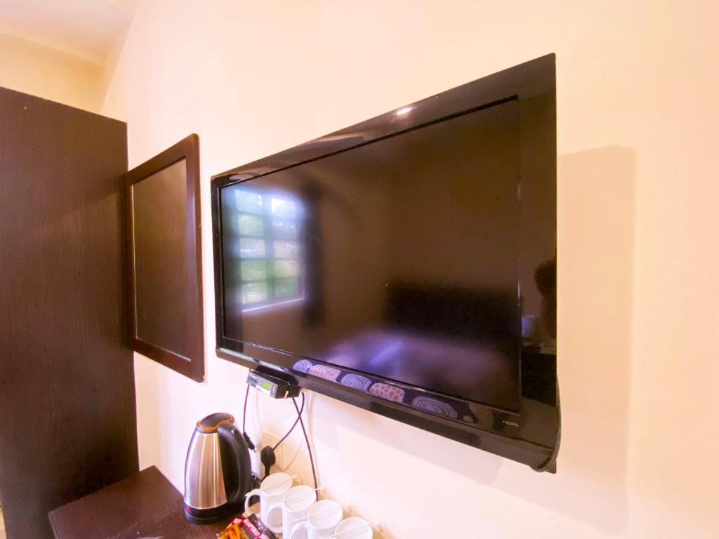 TV a/nebo společenská místnost v ubytování Ze Xiang Hotel - Desa Jaya Ikea Self Check in