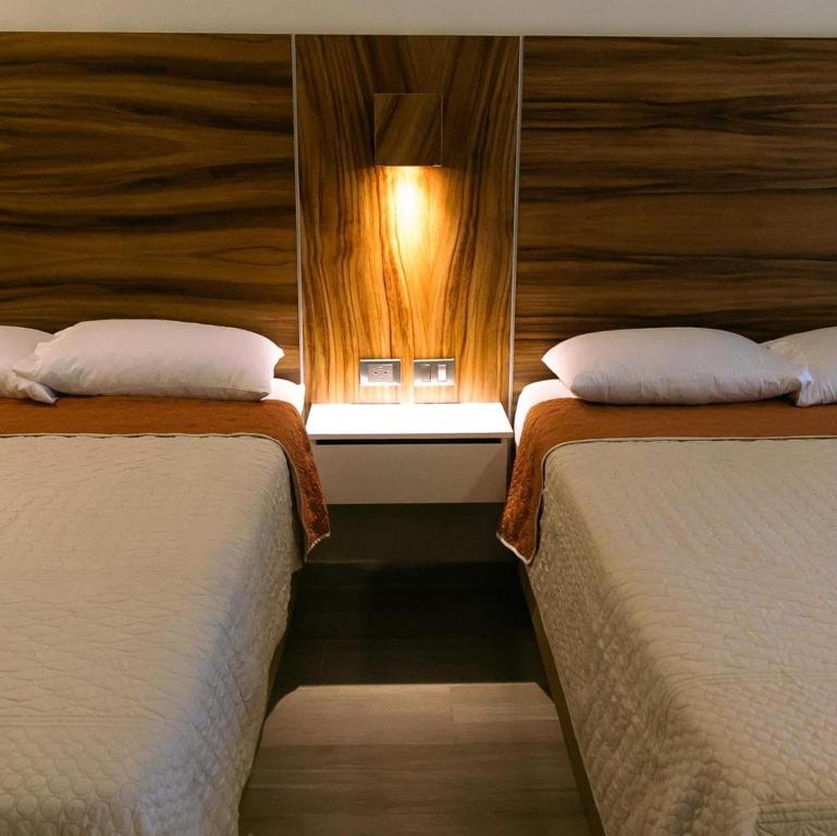 Postel nebo postele na pokoji v ubytování HOTEL ISLA
