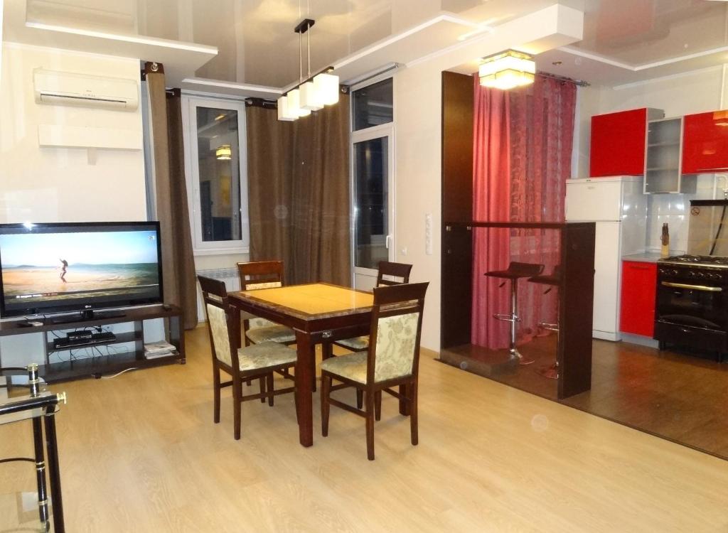 Real Home Apartments in Kiev Center - Deluxe One-Bedroom Apartment With City View - Mykhailivska Street 2