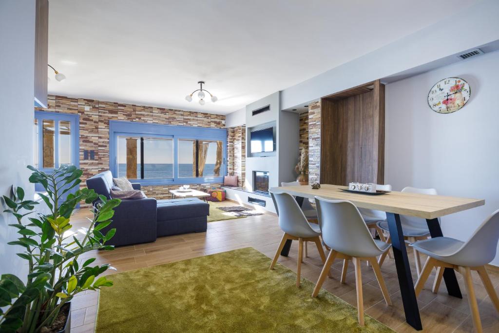 Posedenie v ubytovaní Maritinas Stone House & Apartment On The Beach