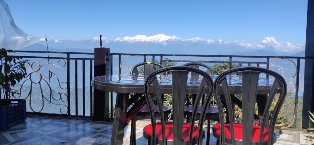 Seven Pines Homestay, Lamahatta, Darjeeling, India - Booking.com