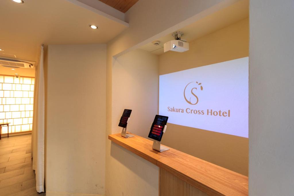 TV a/nebo společenská místnost v ubytování Sakura Cross Hotel Ueno Iriya Annex