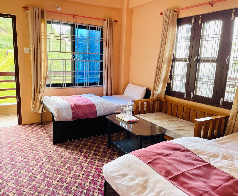 Postel nebo postele na pokoji v ubytování Hotel Brisha Sarangkot