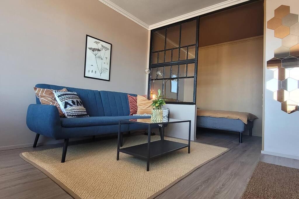 Χώρος καθιστικού στο Renovated studio in the City Centre
