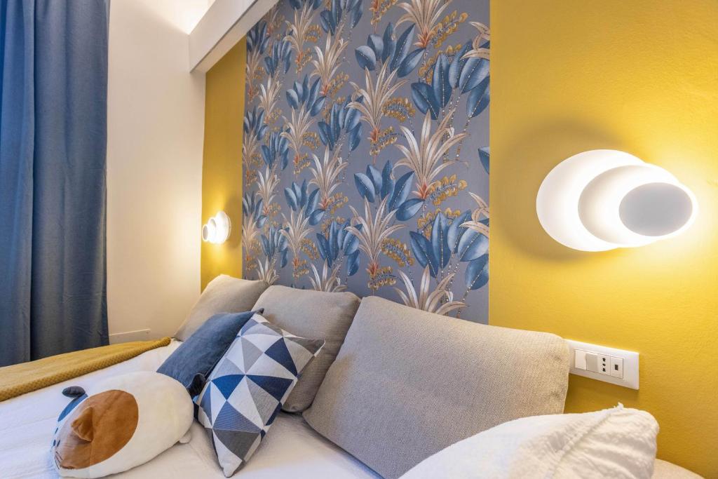 A bed or beds in a room at CaseOspitali - Daimò, delizioso bilocale Fiera perfetto per 5