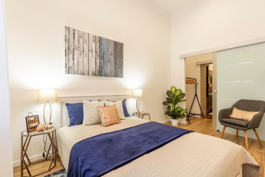 Postel nebo postele na pokoji v ubytování Stylish Luxury Apartment by ANNA