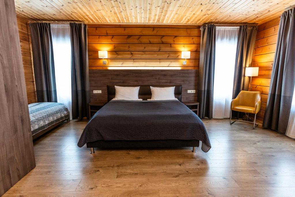 Uma cama ou camas num quarto em Lighthouse-Inn