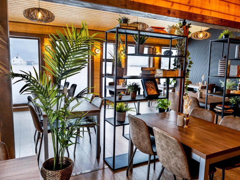 Um restaurante ou outro lugar para comer em Lighthouse-Inn