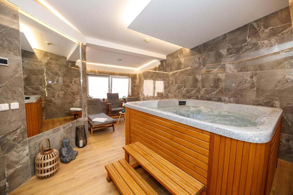 Koupelna v ubytování Hotel & Apartments U Černého orla
