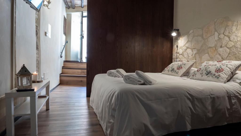 A bed or beds in a room at Angolo Dei Priori - city center-