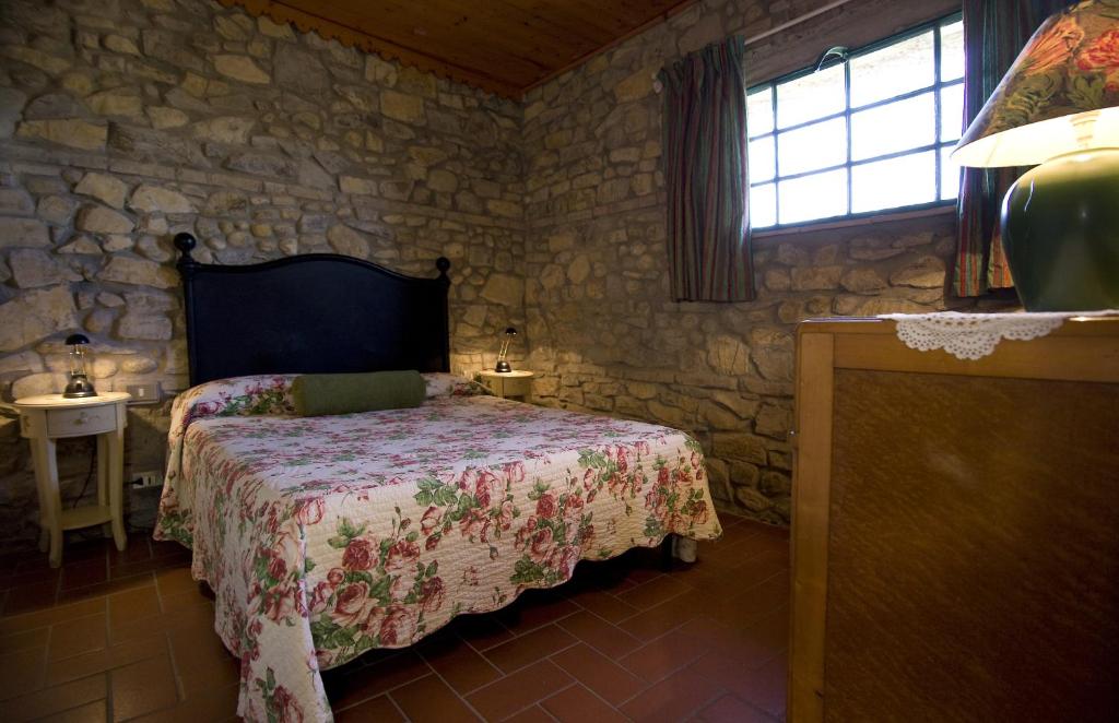 A bed or beds in a room at Agriturismo & Winery Il Bacio