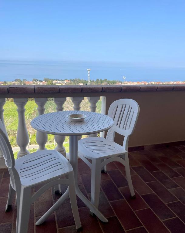 A balcony or terrace at Residenza Domus Aurea Tropea- Vista Mare