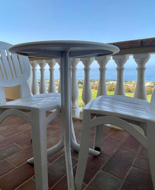 A balcony or terrace at Residenza Domus Aurea Tropea- Vista Mare