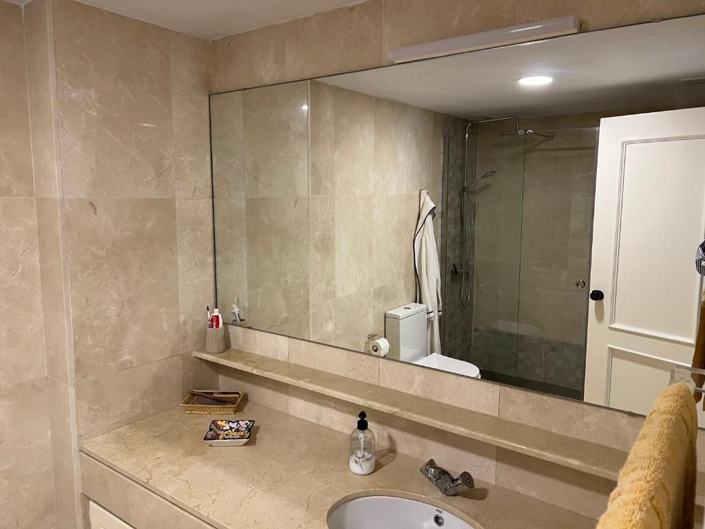Łazienka w obiekcie Apartamento Puerto Sotogrande Marina