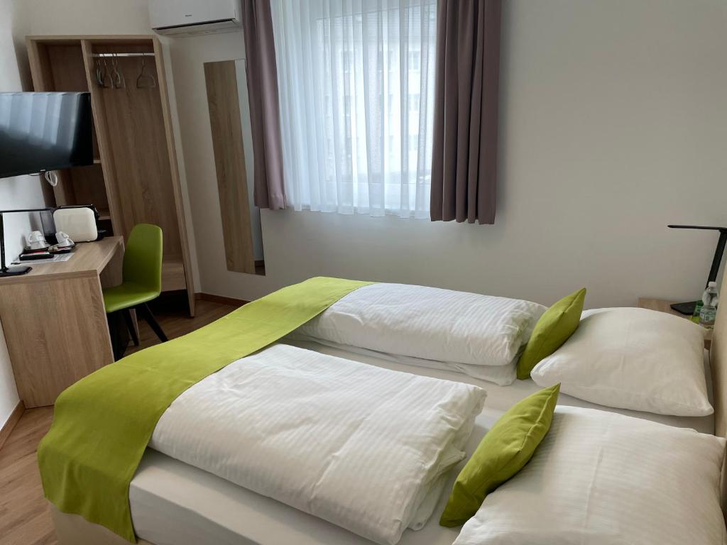 Postel nebo postele na pokoji v ubytování Hotel Garni Ilys Inn