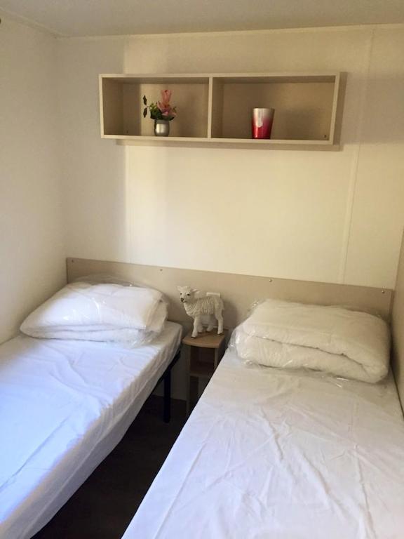 Posteľ alebo postele v izbe v ubytovaní Bungalow convivial à Saint-Brevin-les-Pins avec piscine - 32 m²