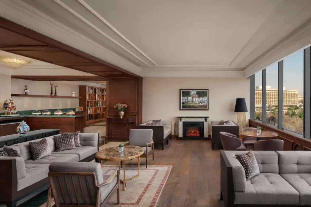 Club Twin Room with Park View and Lounge Access