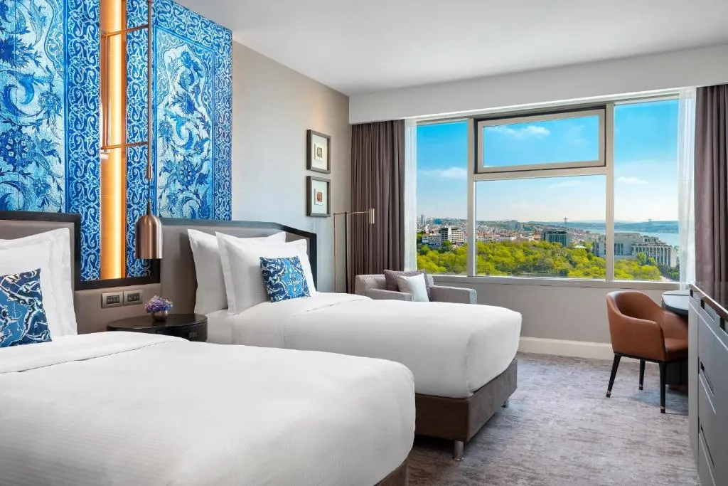 Club Twin Room with Partial Bosphorus View and Lounge Access