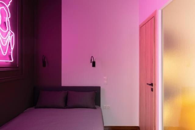 Un pat sau paturi într-o cameră la Lycabettus Experience Close to Kolonaki