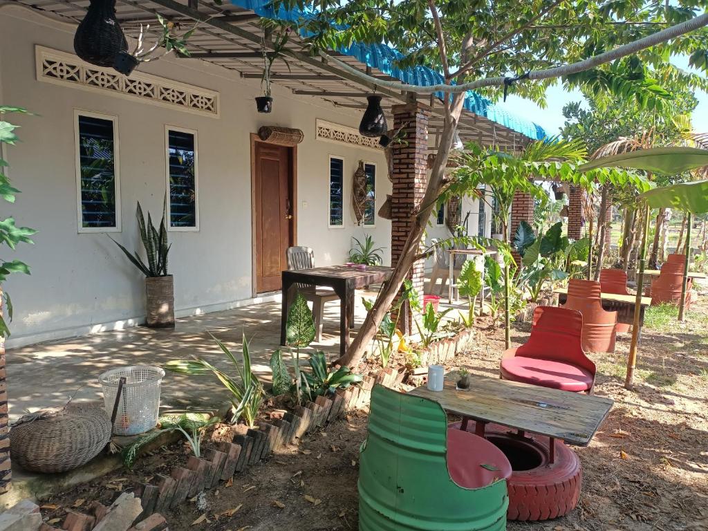 Zahrada ubytování Phonluer Angkor Homestay,