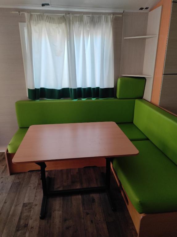 Posezení v ubytování Bungalow Tossa Pelada i Mobil Home Rodell