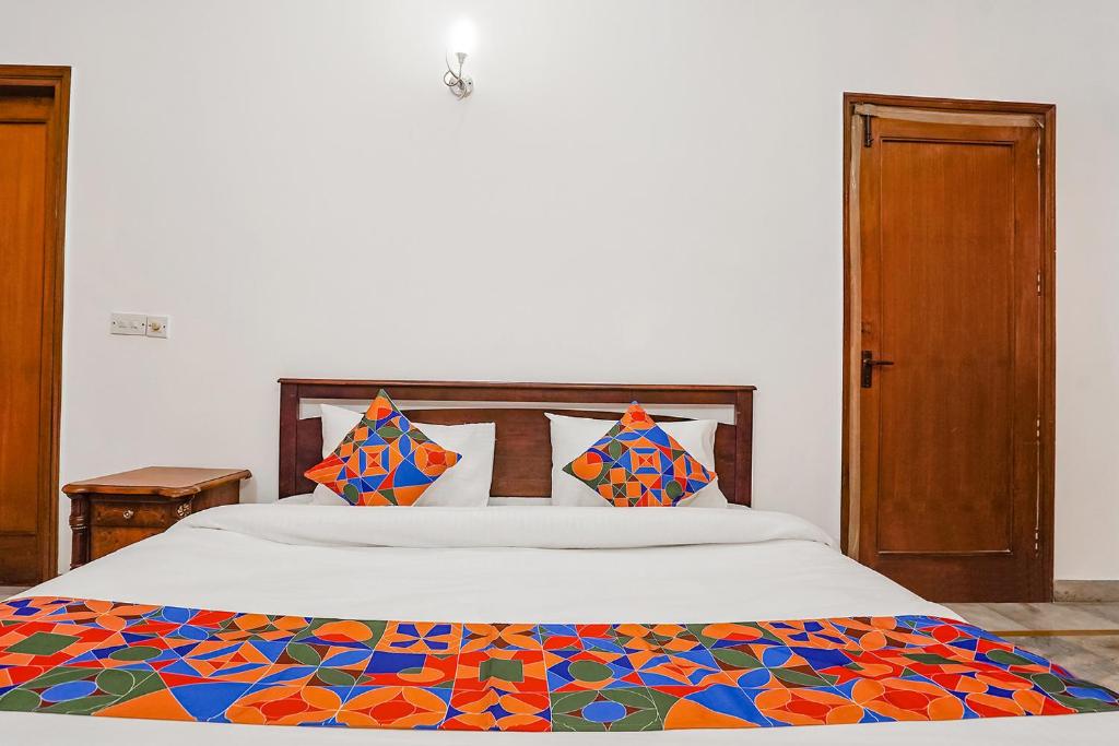 Postel nebo postele na pokoji v ubytování FabExpress Goodwill Homes