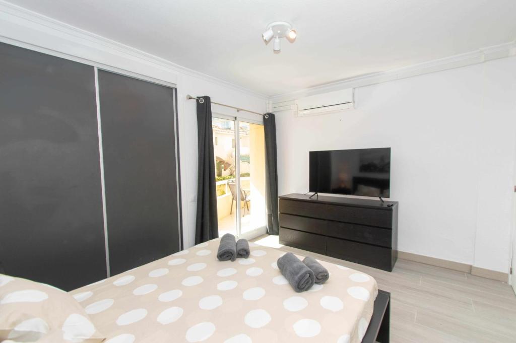 Televízia a/alebo spoločenská miestnosť v ubytovaní Apartamento con vistas al mar y al lado de todo