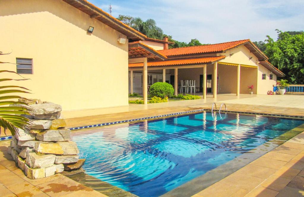 Bazén v ubytování Casa de campo c piscina e lazer em Mairiporã nebo v jeho okolí