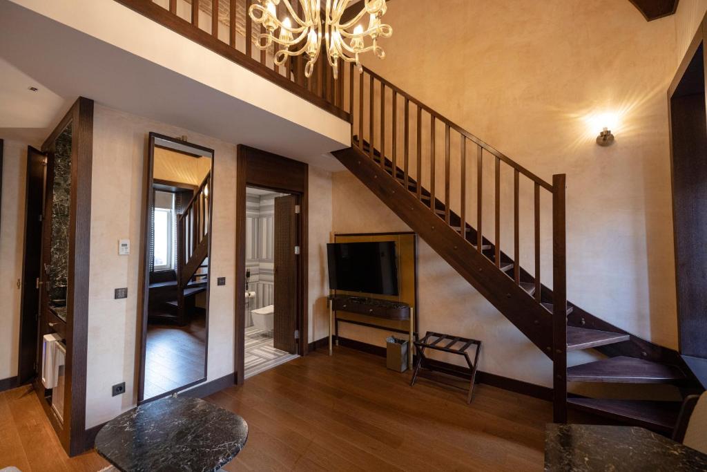 The Galata Istanbul Hotel MGallery - Executive Duplex King Suite