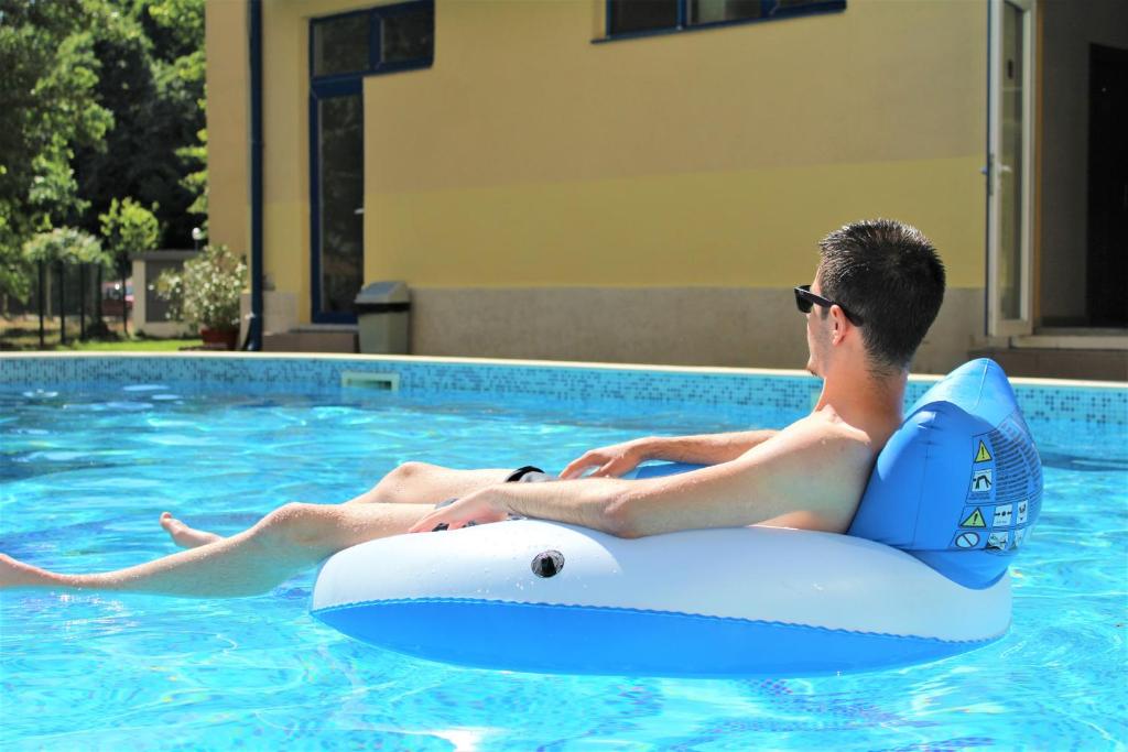 Bazén v ubytování Pop Art Hotel nebo v jeho okolí