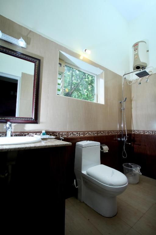 Koupelna v ubytování Lakkidi Village Resort Wayanad