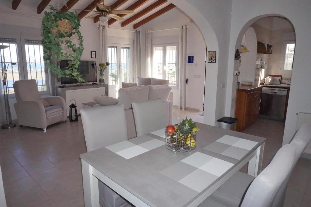 Posedenie v ubytovaní Casa Josi con vistas panorámicas en Monte Pego