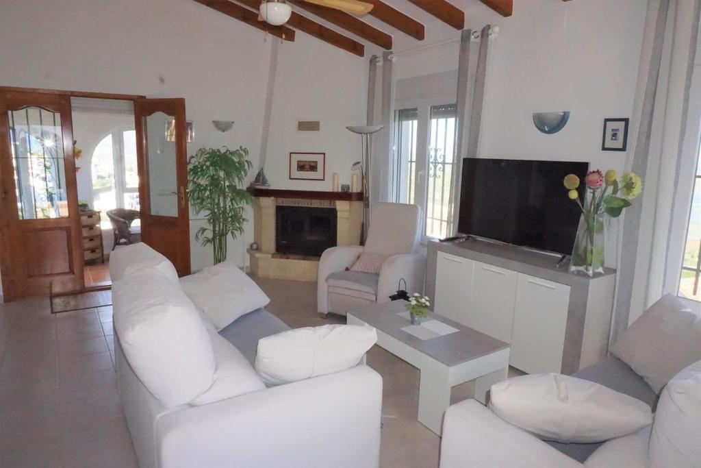 Televízia a/alebo spoločenská miestnosť v ubytovaní Casa Josi con vistas panorámicas en Monte Pego