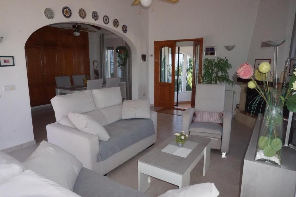 Posedenie v ubytovaní Casa Josi con vistas panorámicas en Monte Pego