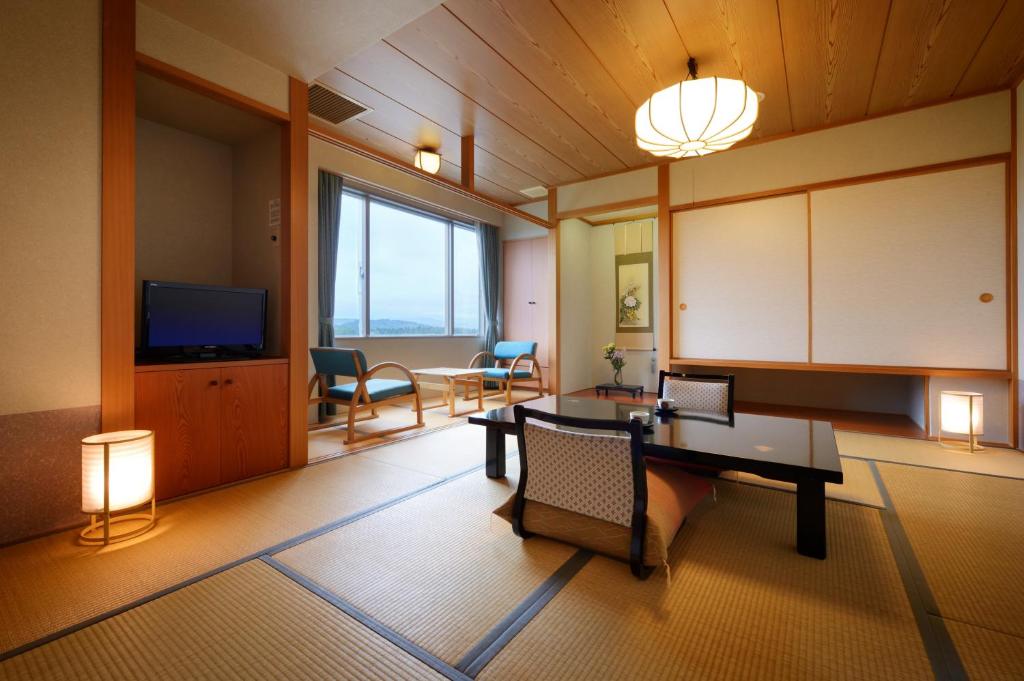 Hotel Grand Mer Sankaiso - Japanese-Style Quadruple Room With Mountain View