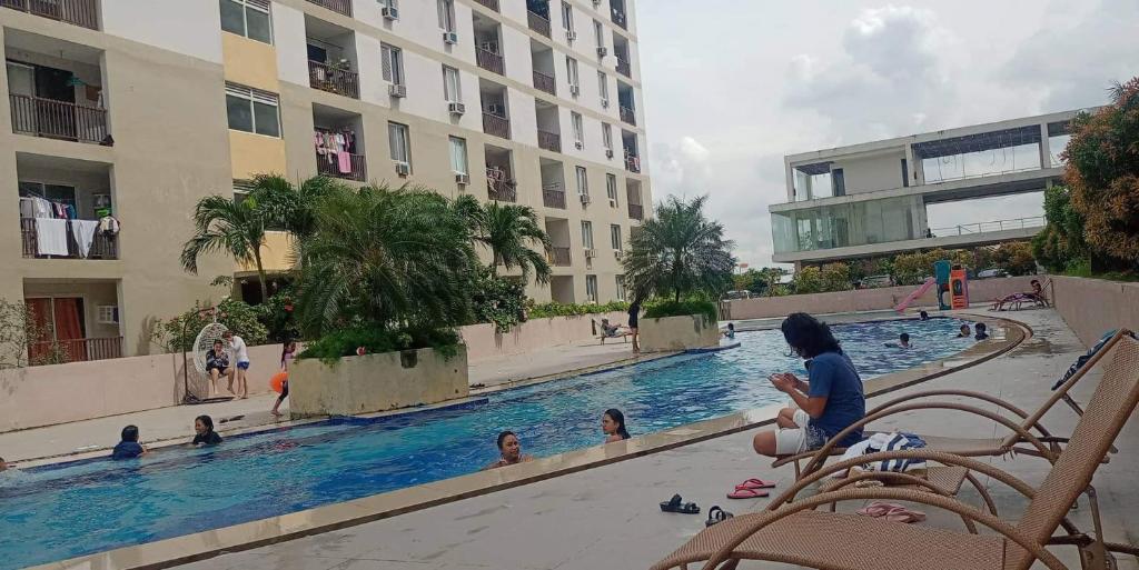Bazén v ubytování Mak'z Condo Place nebo v jeho okolí