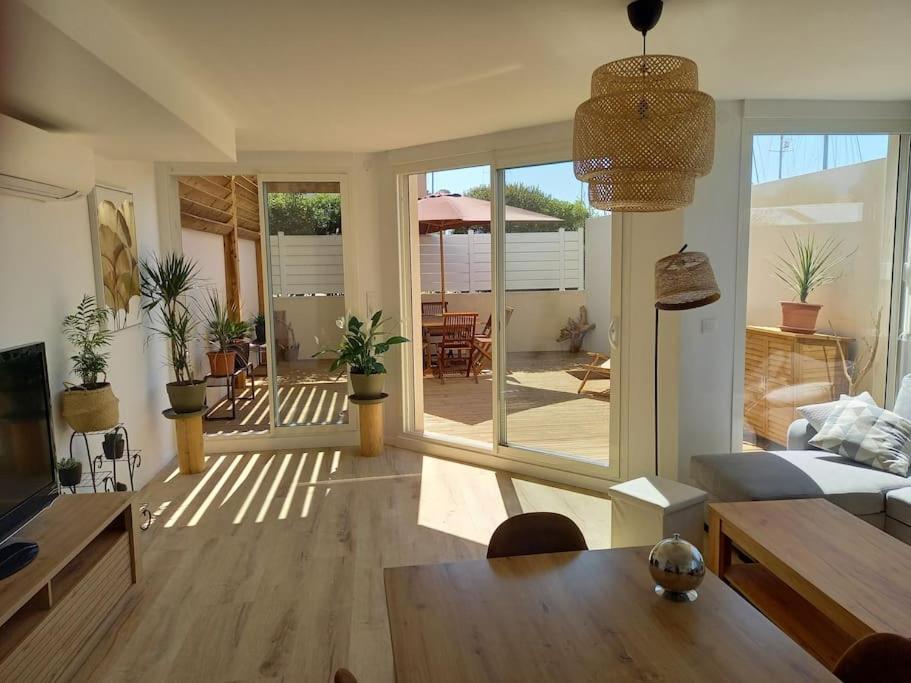 Et opholdsområde på Appartement 100 m2 Terrasse Piscine