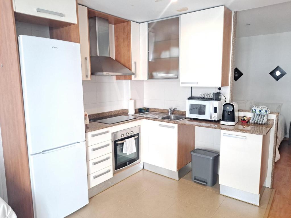 Kuchyňa alebo kuchynka v ubytovaní Fantástico loft cerca centro by Lofties