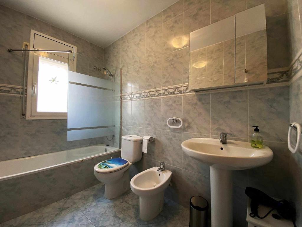 Fotografie z fotogalerie ubytování Villa Margarita con piscina privada wifi y AC v destinaci Tarragona