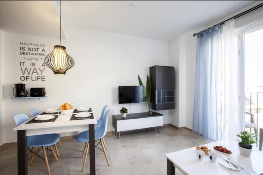 Televízia a/alebo spoločenská miestnosť v ubytovaní Cozy Flat near Torres de Serrano