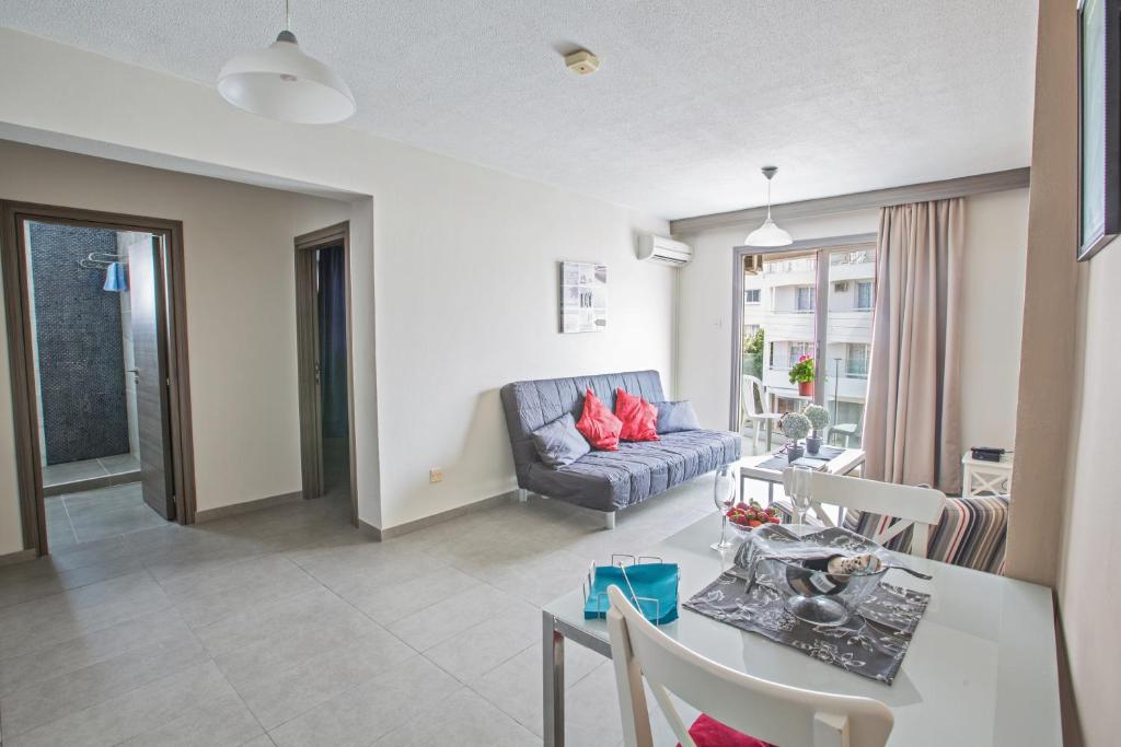 Posezení v ubytování Ayia Napa Holiday Apartment So6