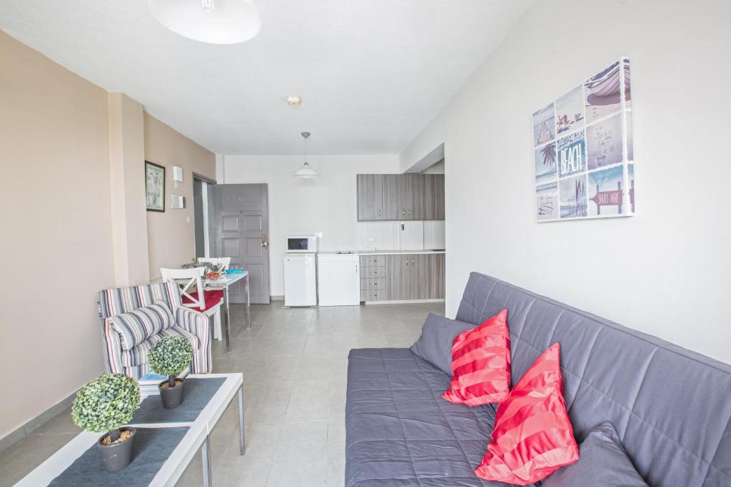 Kuchyň nebo kuchyňský kout v ubytování Ayia Napa Holiday Apartment So6
