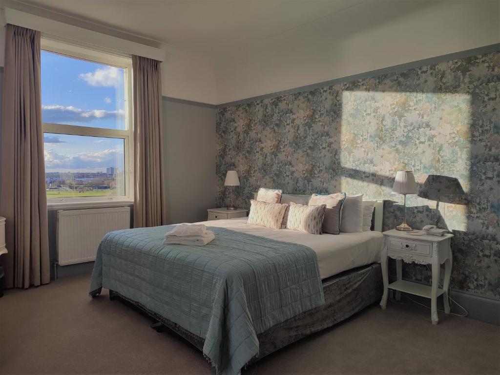 The Queens Hotel - 