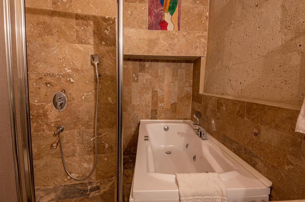 Hidden Cave Hotel - 11